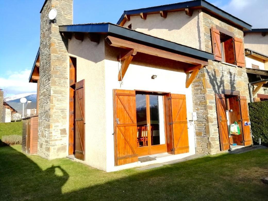 Casa Adosada Para Familias En Santa Leocadia Sainte-Léocadie المظهر الخارجي الصورة