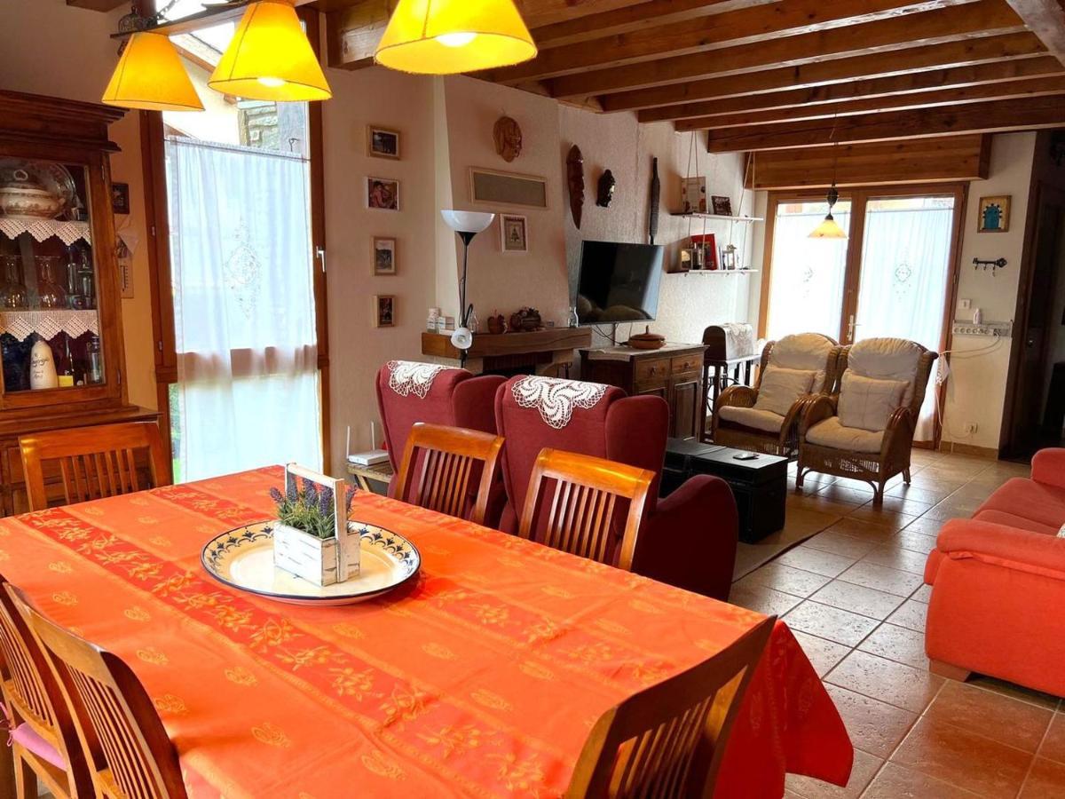 Casa Adosada Para Familias En Santa Leocadia Sainte-Léocadie المظهر الخارجي الصورة