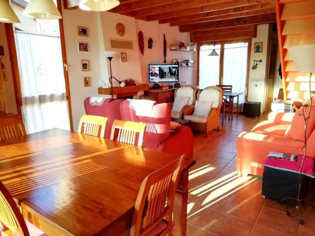 Casa Adosada Para Familias En Santa Leocadia Sainte-Léocadie المظهر الخارجي الصورة