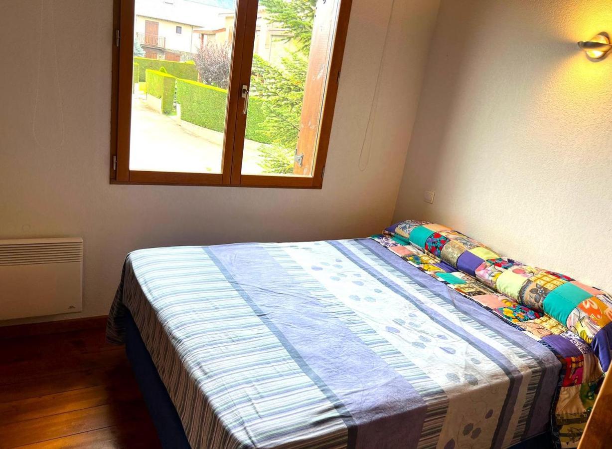 Casa Adosada Para Familias En Santa Leocadia Sainte-Léocadie المظهر الخارجي الصورة