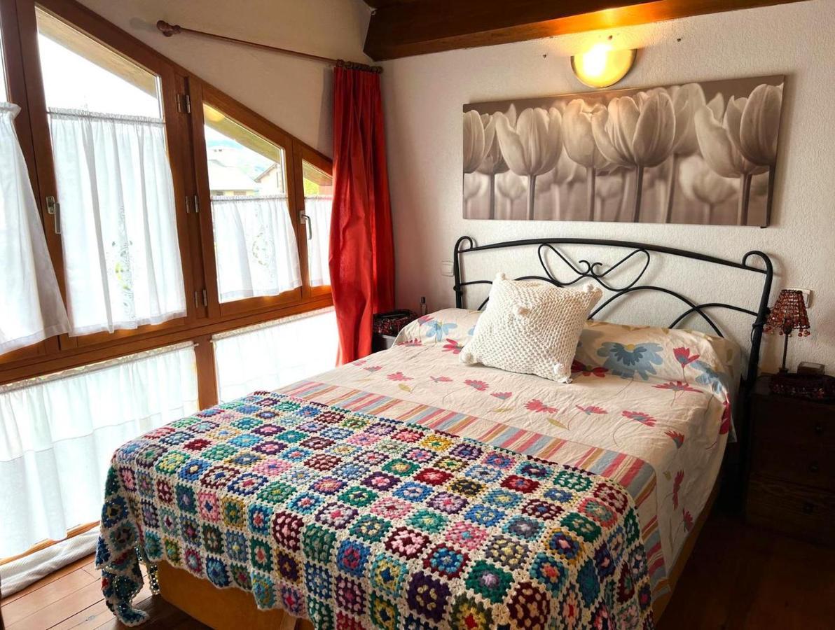 Casa Adosada Para Familias En Santa Leocadia Sainte-Léocadie المظهر الخارجي الصورة